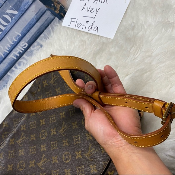 💗💗💗SOLD💗💗💗

🤩🤩🤩SALSA GM CROSSBODY🤩🤩🤩 - Picture 6 of 13